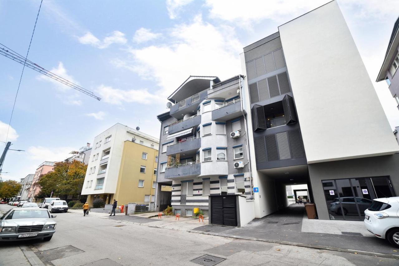 Ophelia Apartment With Parking Zagreb Ngoại thất bức ảnh